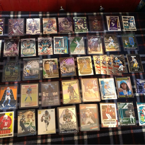 Assorted Sports Trading Cards Collection - Picture 3 of 16